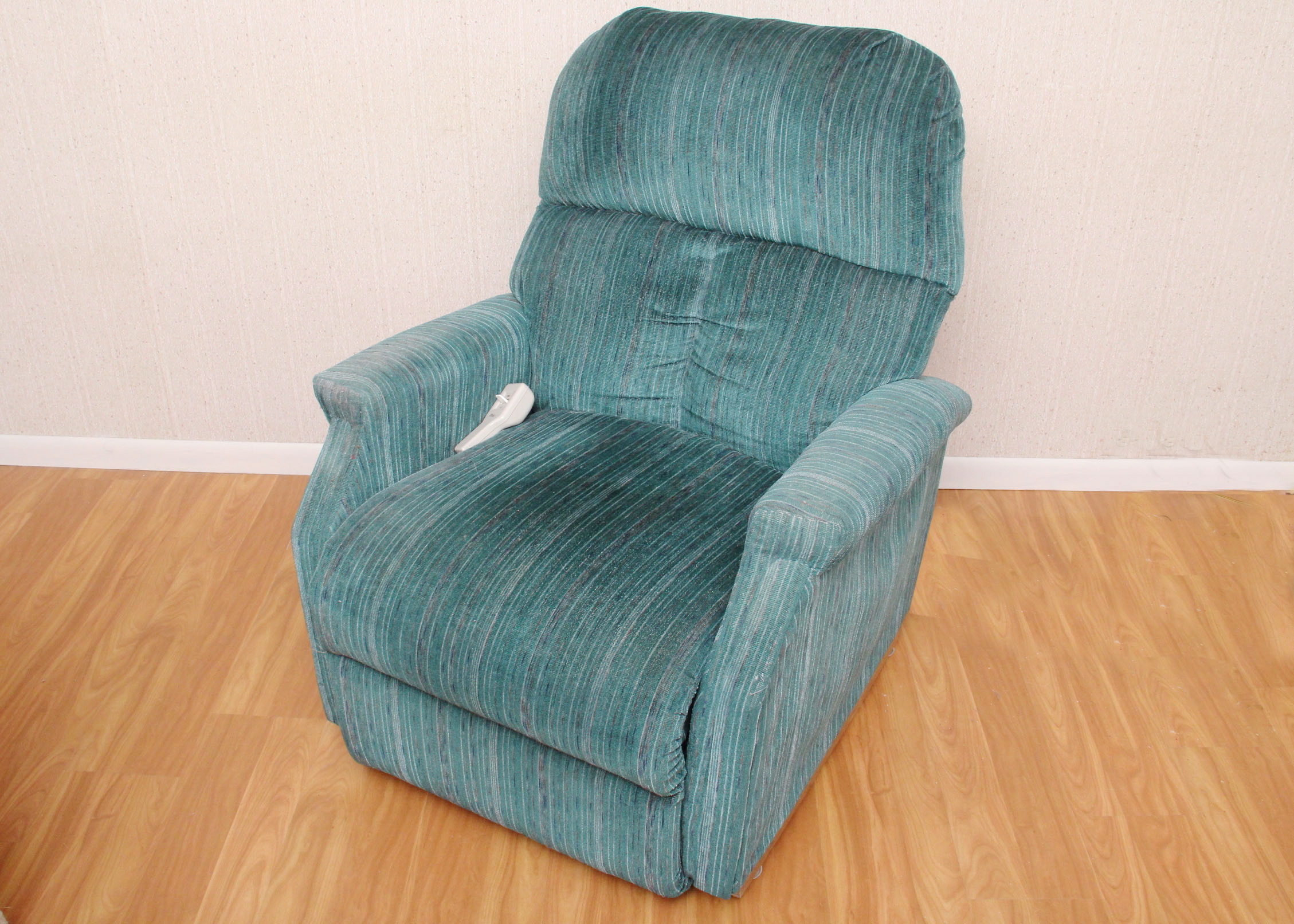 Pride Brand Easy Lift Recliner