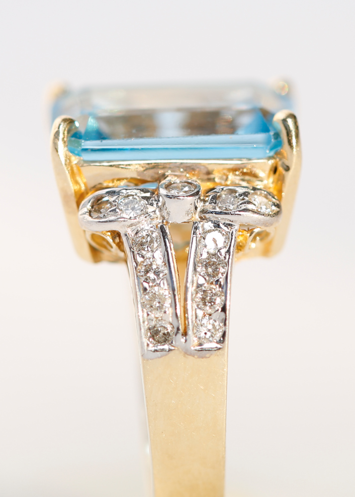 Fine 14K Gold Blue Topaz and Diamond Cocktail Ring