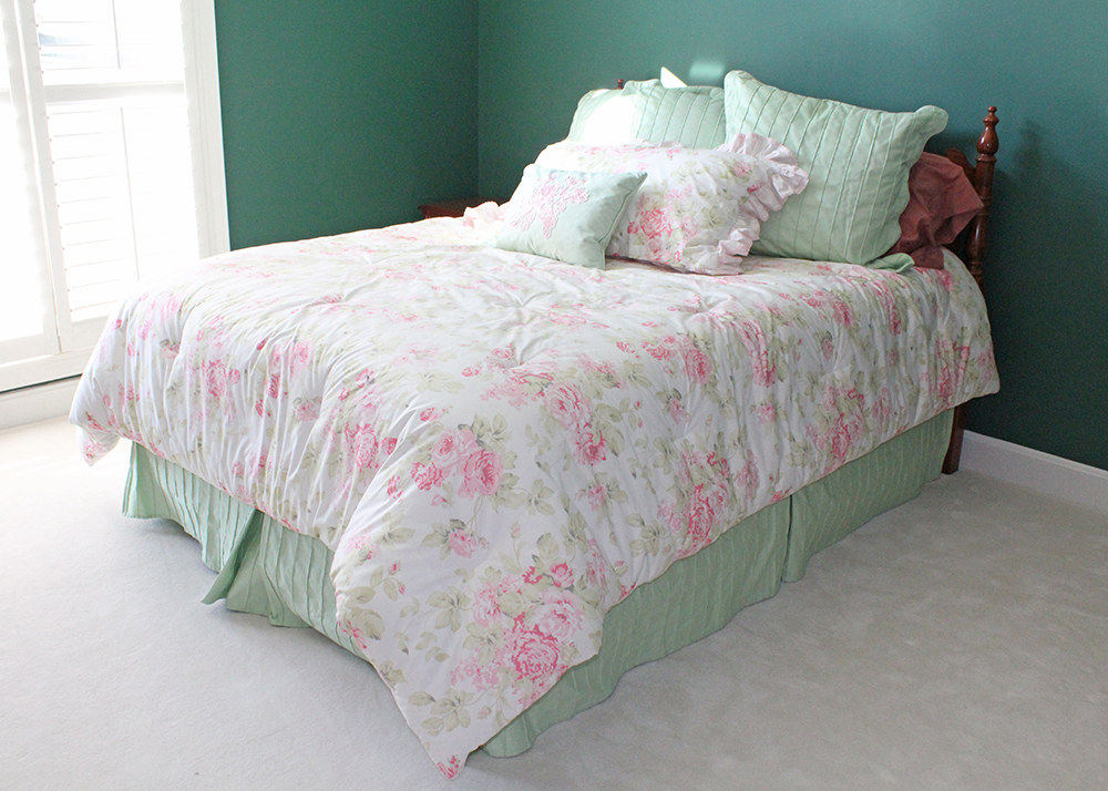 Broyhill Cherry American Traditional Queen Headboard and Bed Set