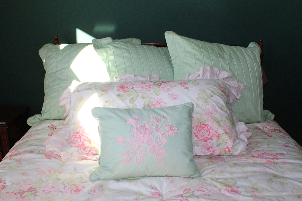 Broyhill Cherry American Traditional Queen Headboard and Bed Set