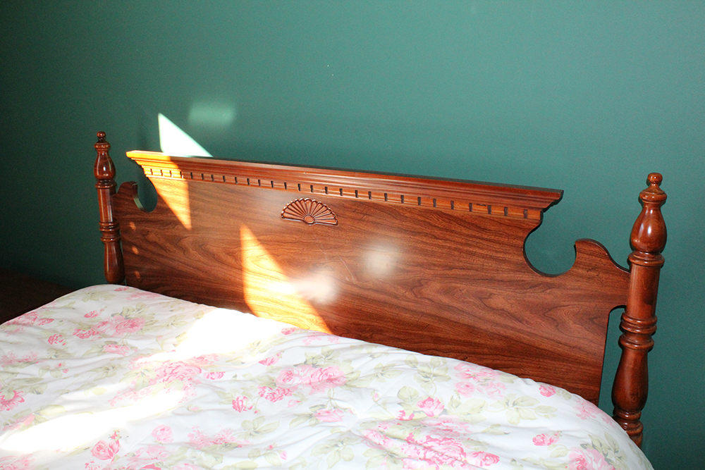 Broyhill Cherry American Traditional Queen Headboard and Bed Set