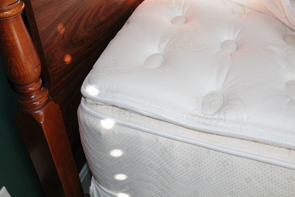 Broyhill Cherry American Traditional Queen Headboard and Bed Set