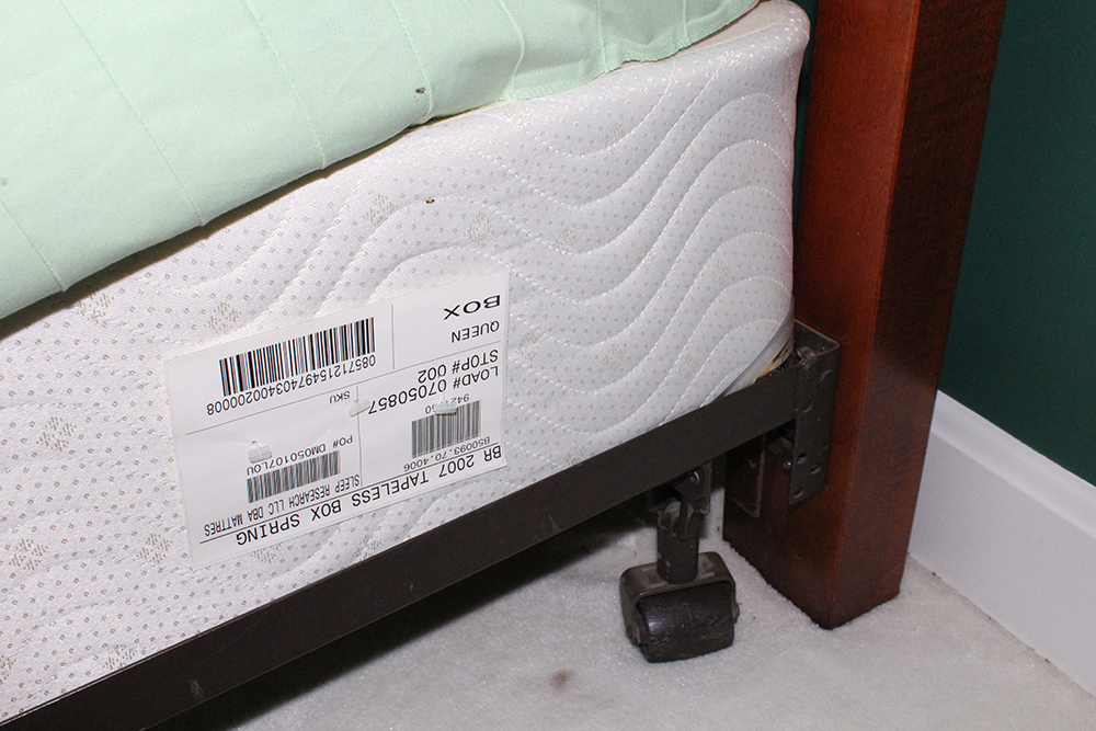 Broyhill Cherry American Traditional Queen Headboard and Bed Set