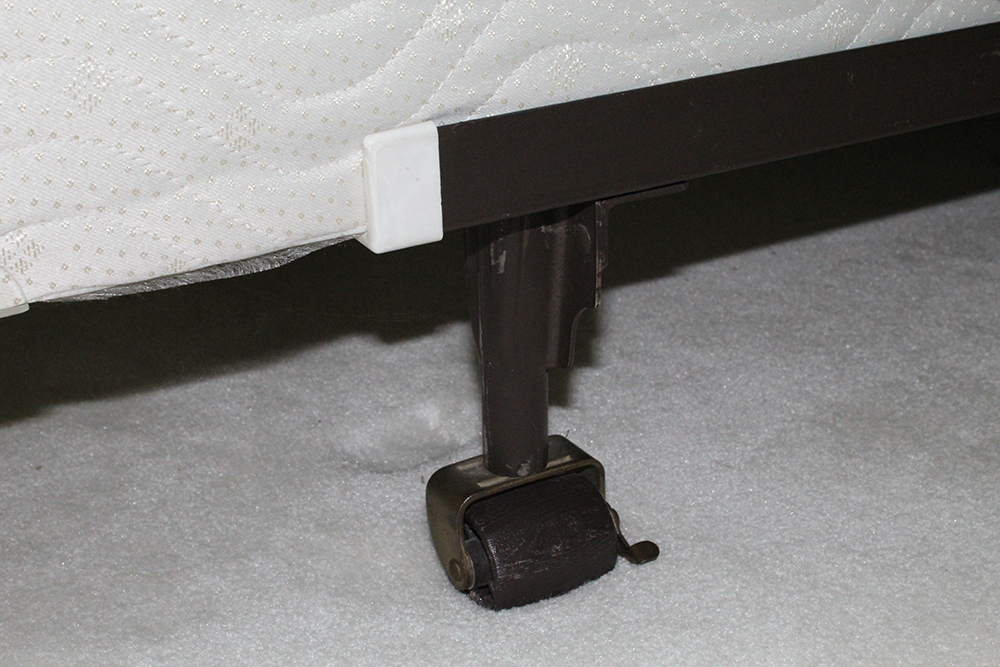 Broyhill Cherry American Traditional Queen Headboard and Bed Set