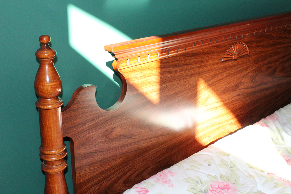 Broyhill Cherry American Traditional Queen Headboard and Bed Set