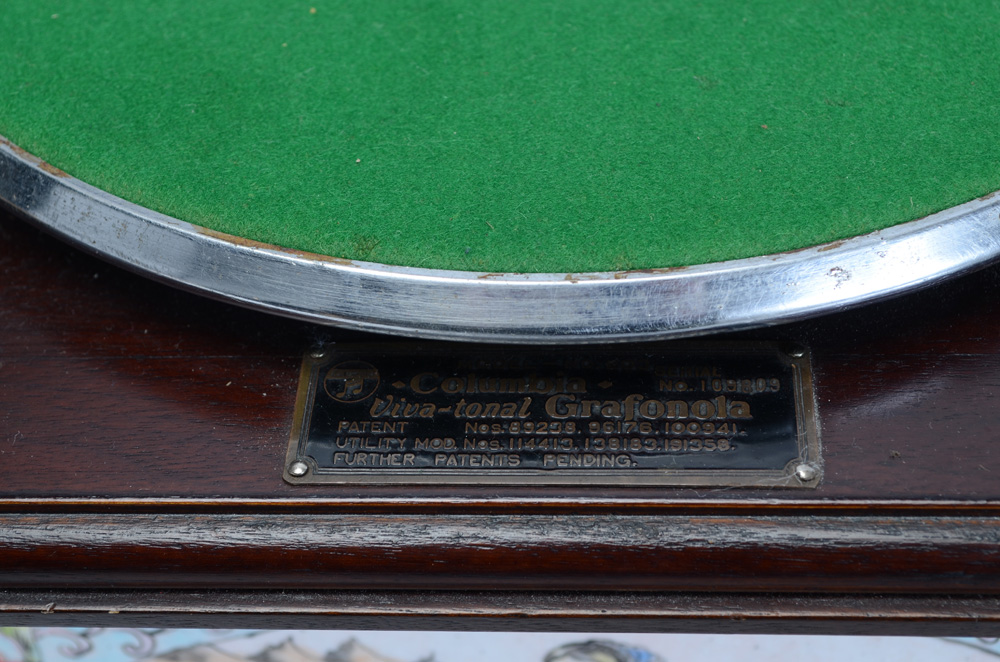 Anitque Columbia Viva-tonal Grafonola Model 203 With Records