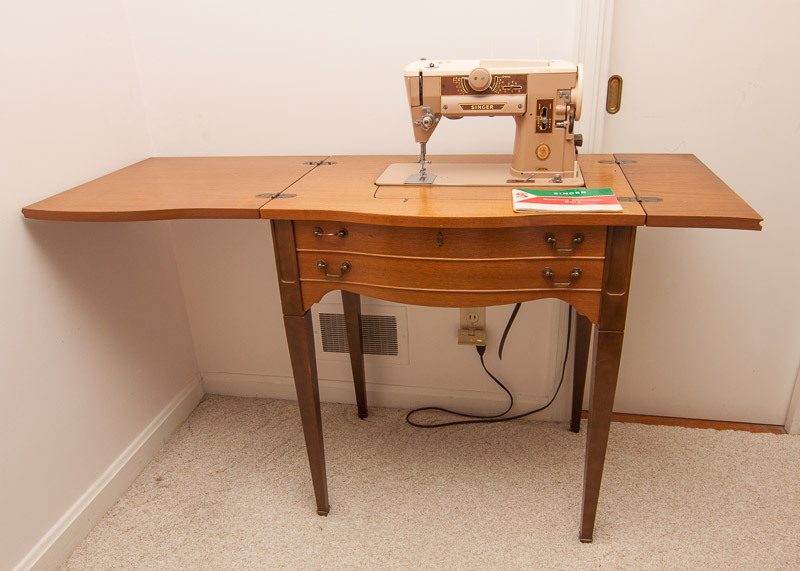 Vintage Singer 401 Sewing Machine Desk