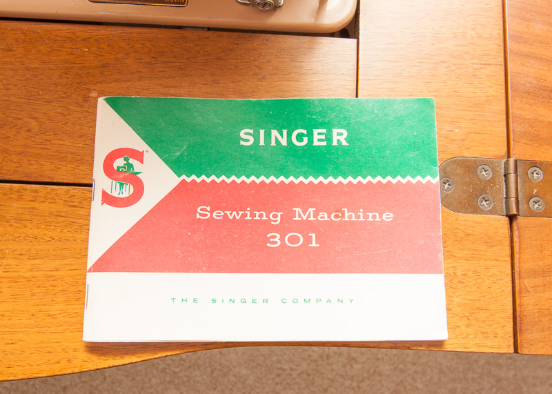 Vintage Singer 401 Sewing Machine Desk