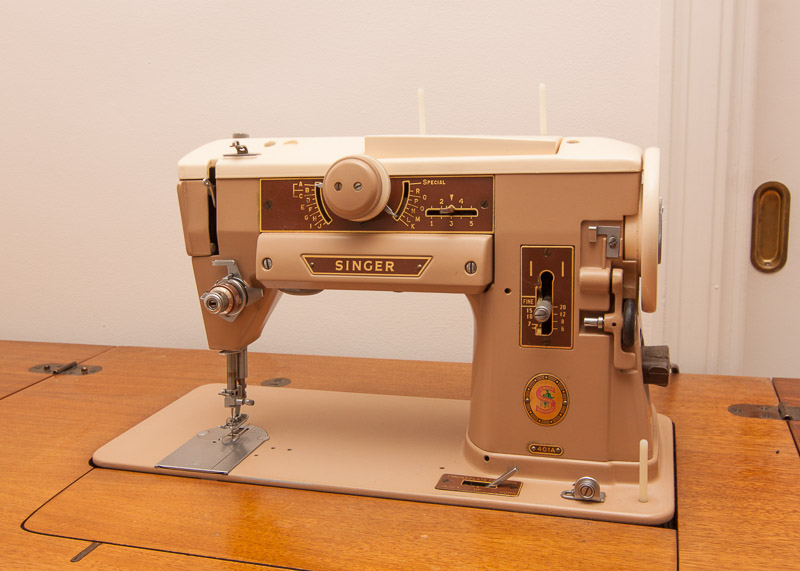 Vintage Singer 401 Sewing Machine Desk