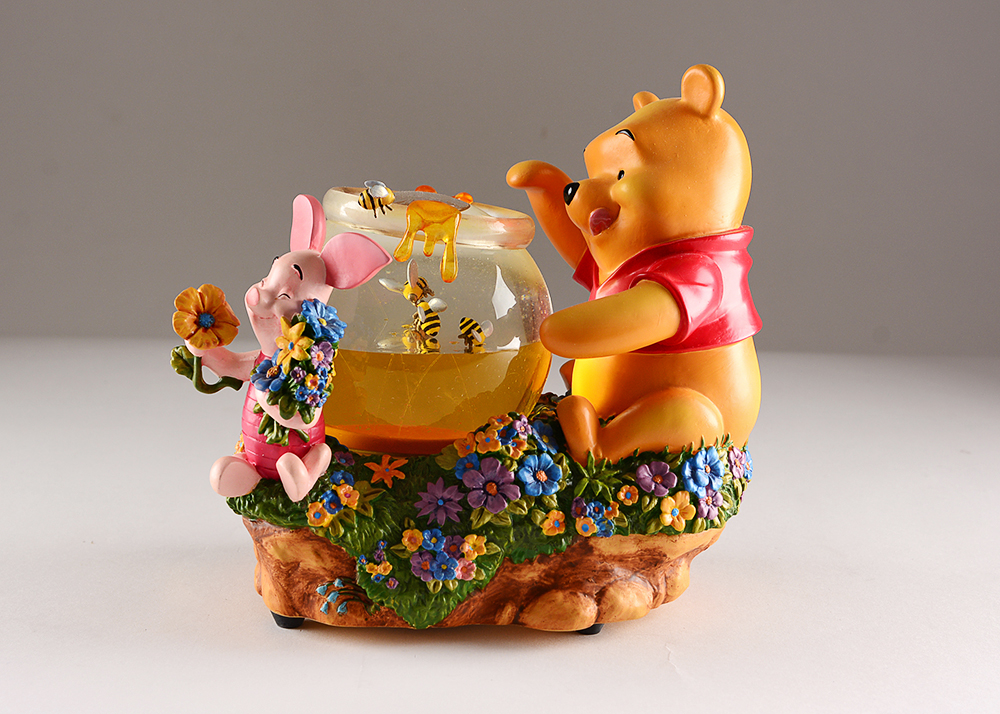 Winnie-The-Pooh Musical Snowglobe