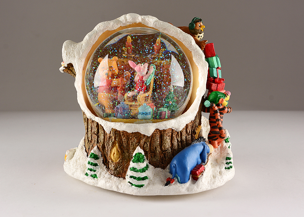 Winnie-The-Pooh Christmas Themed Musical Snow Globe