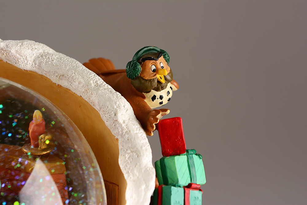 Winnie-The-Pooh Christmas Themed Musical Snow Globe