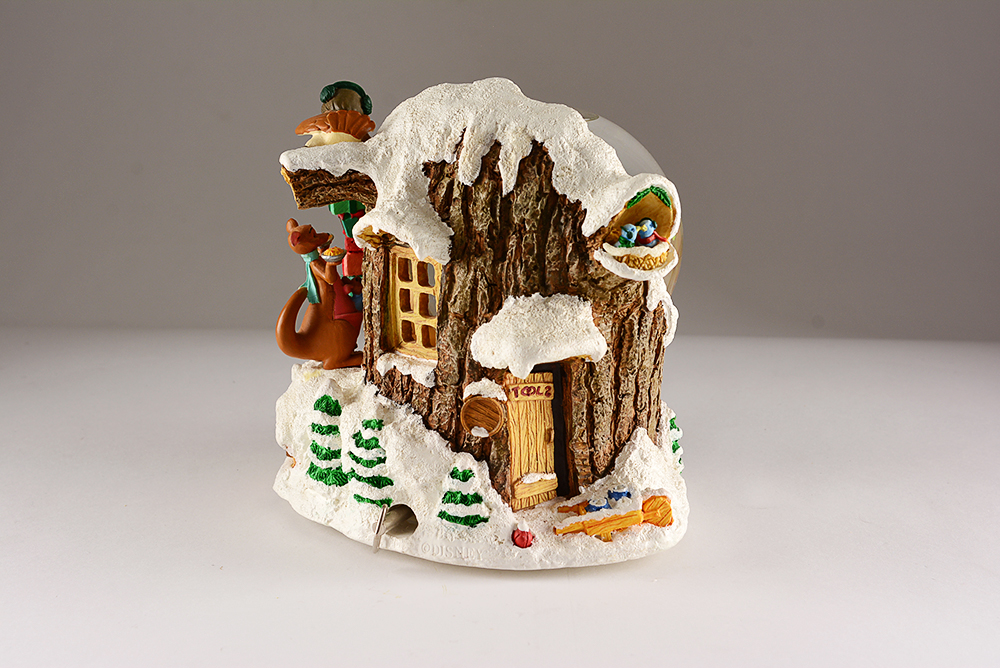 Winnie-The-Pooh Christmas Themed Musical Snow Globe