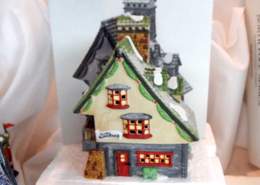 Department 56 North Pole & Alpine Village Collection