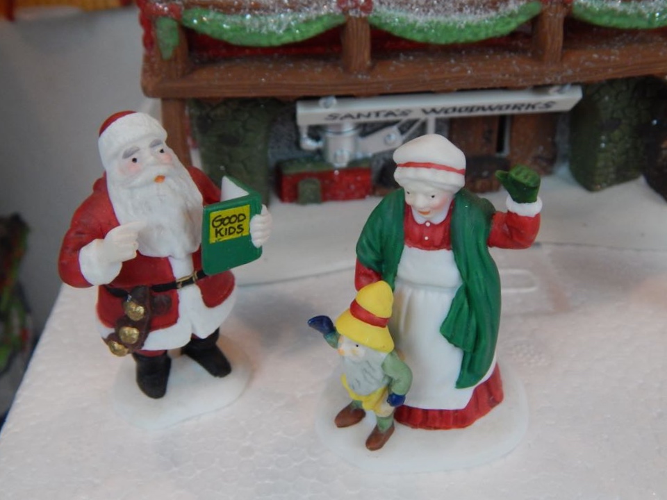 Department 56 North Pole & Alpine Village Collection
