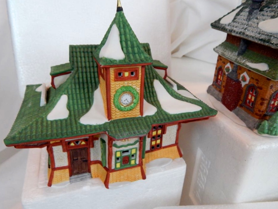 Department 56 North Pole & Alpine Village Collection