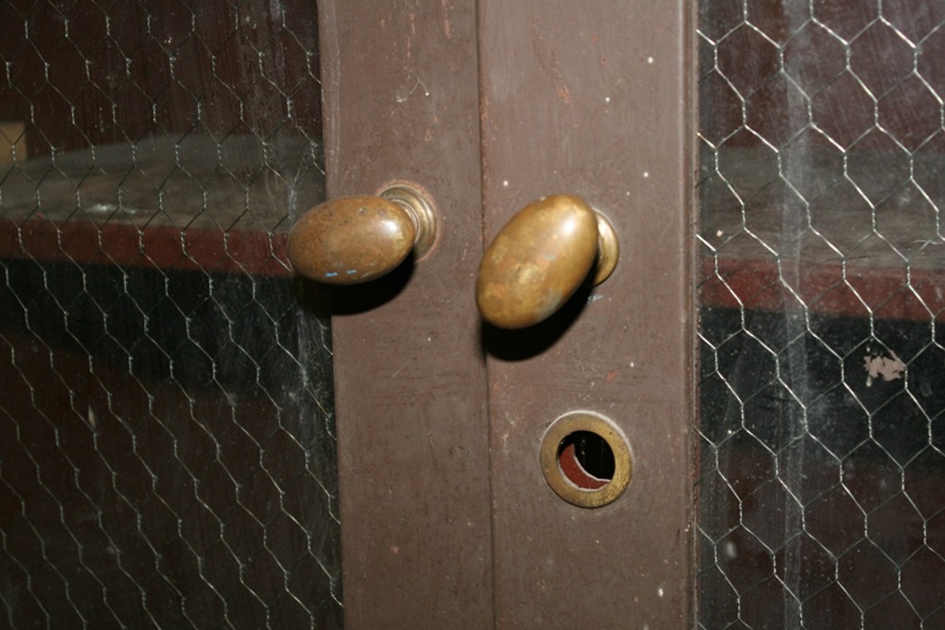 Heavy Duty Metal Cabinet With Wire Mesh Glass Doors
