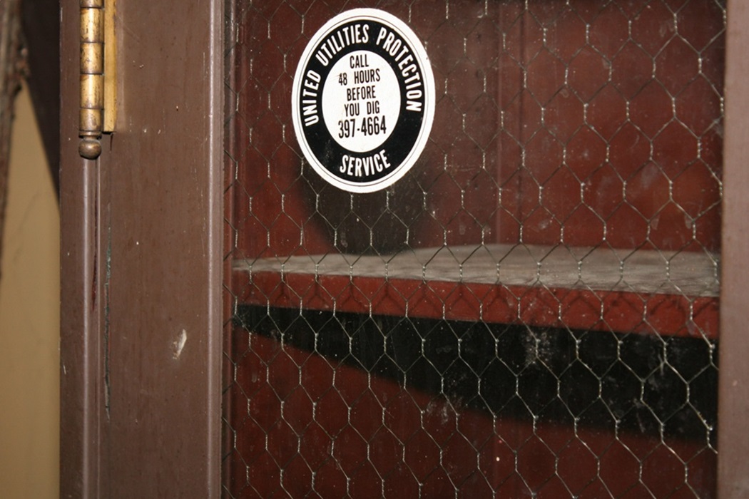 Heavy Duty Metal Cabinet With Wire Mesh Glass Doors