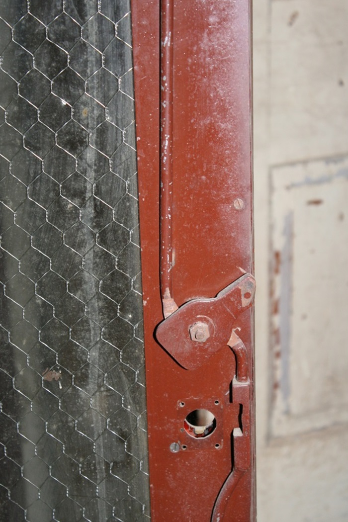 Heavy Duty Metal Cabinet With Wire Mesh Glass Doors