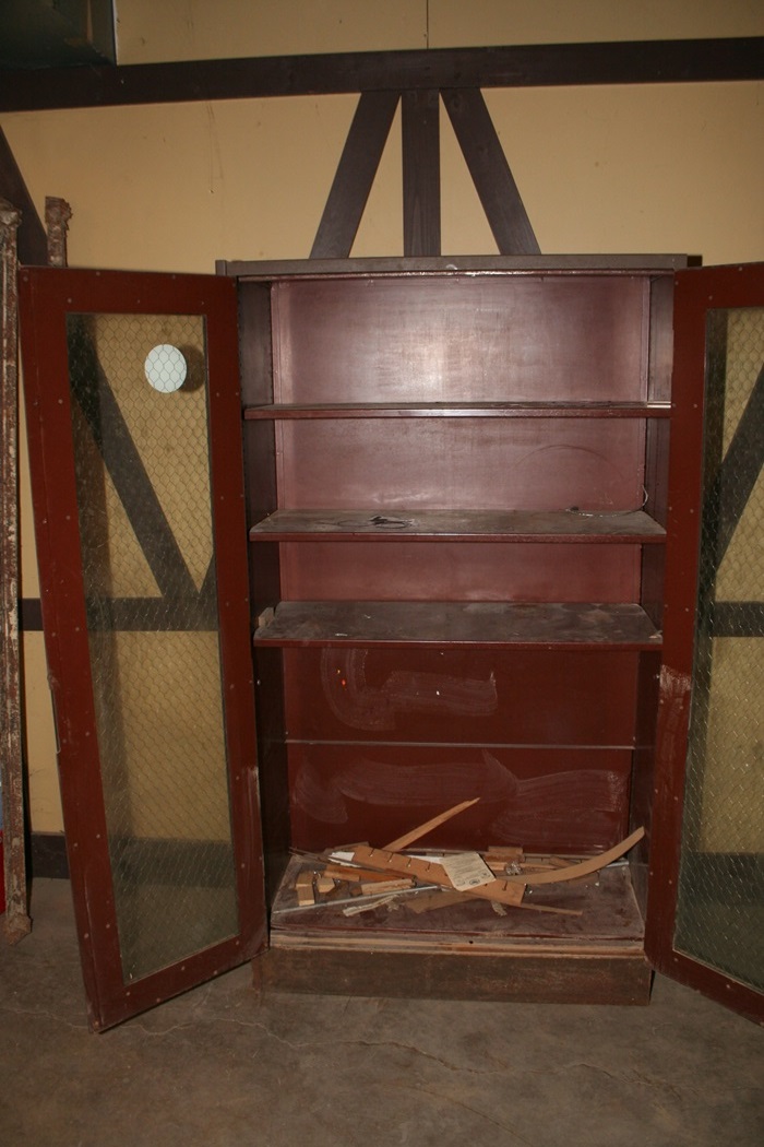 Heavy Duty Metal Cabinet With Wire Mesh Glass Doors