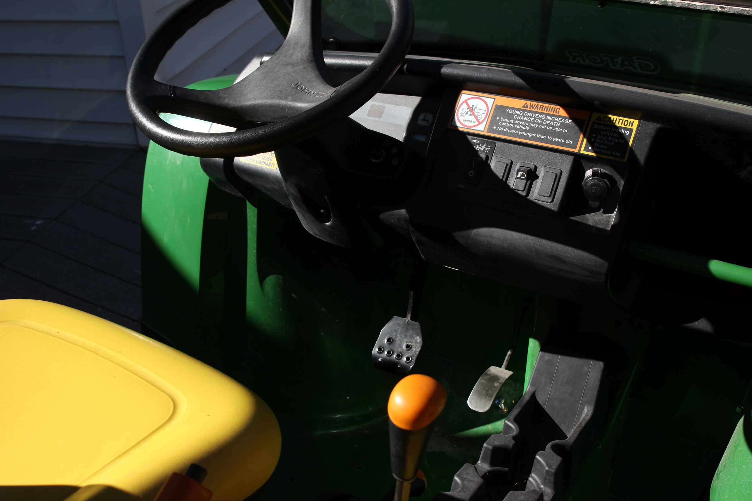 John Deere 620i Gator XUV Outdoor Utility Vechicle