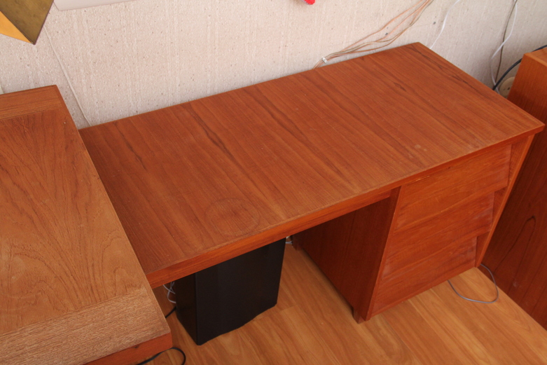 Teak Veneer Modern L-Shaped Desk