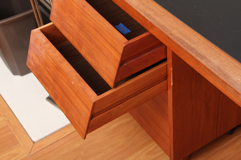 Teak Veneer Modern L-Shaped Desk