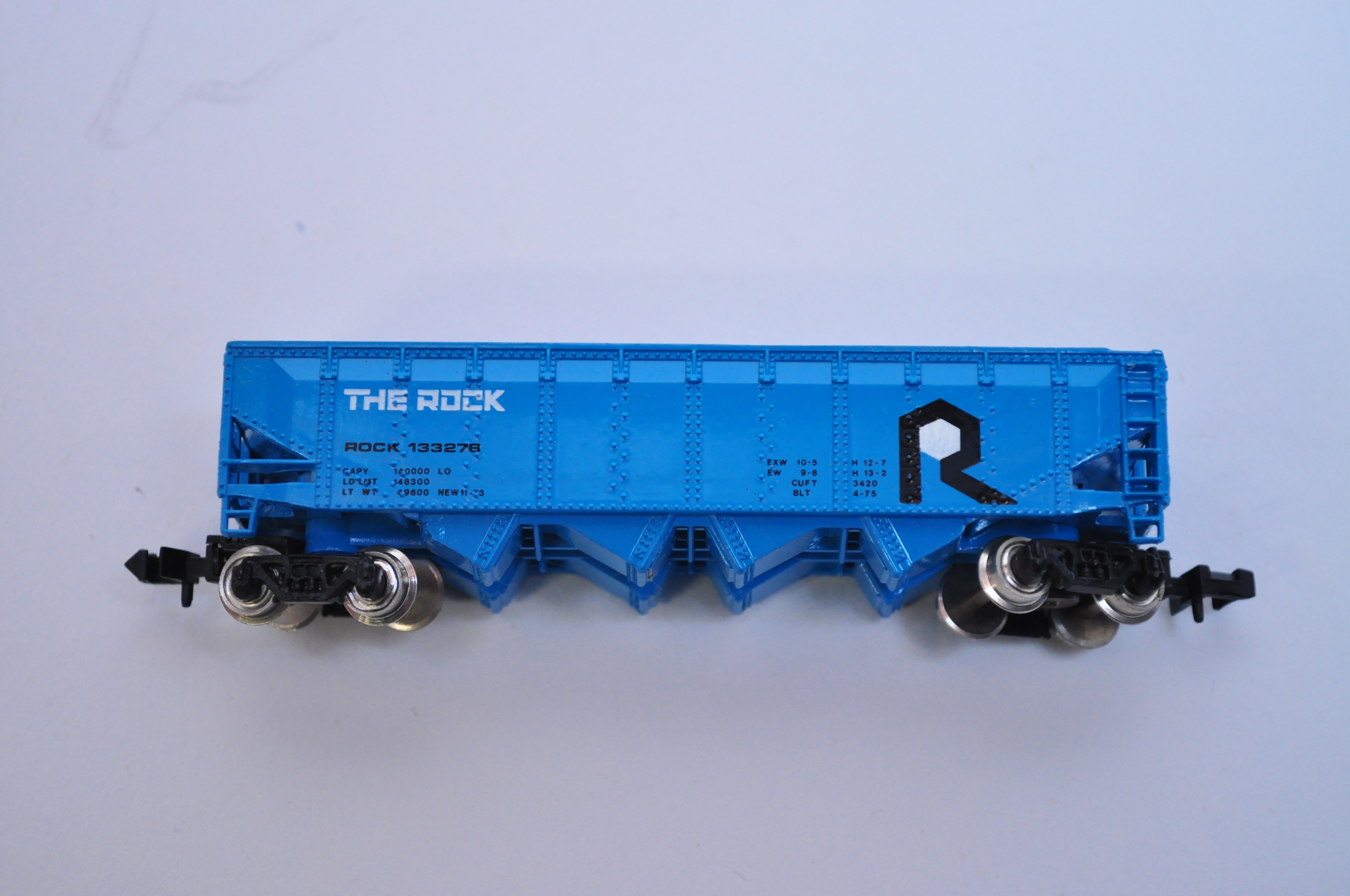 N Scale Diesel Engines and Train Cars