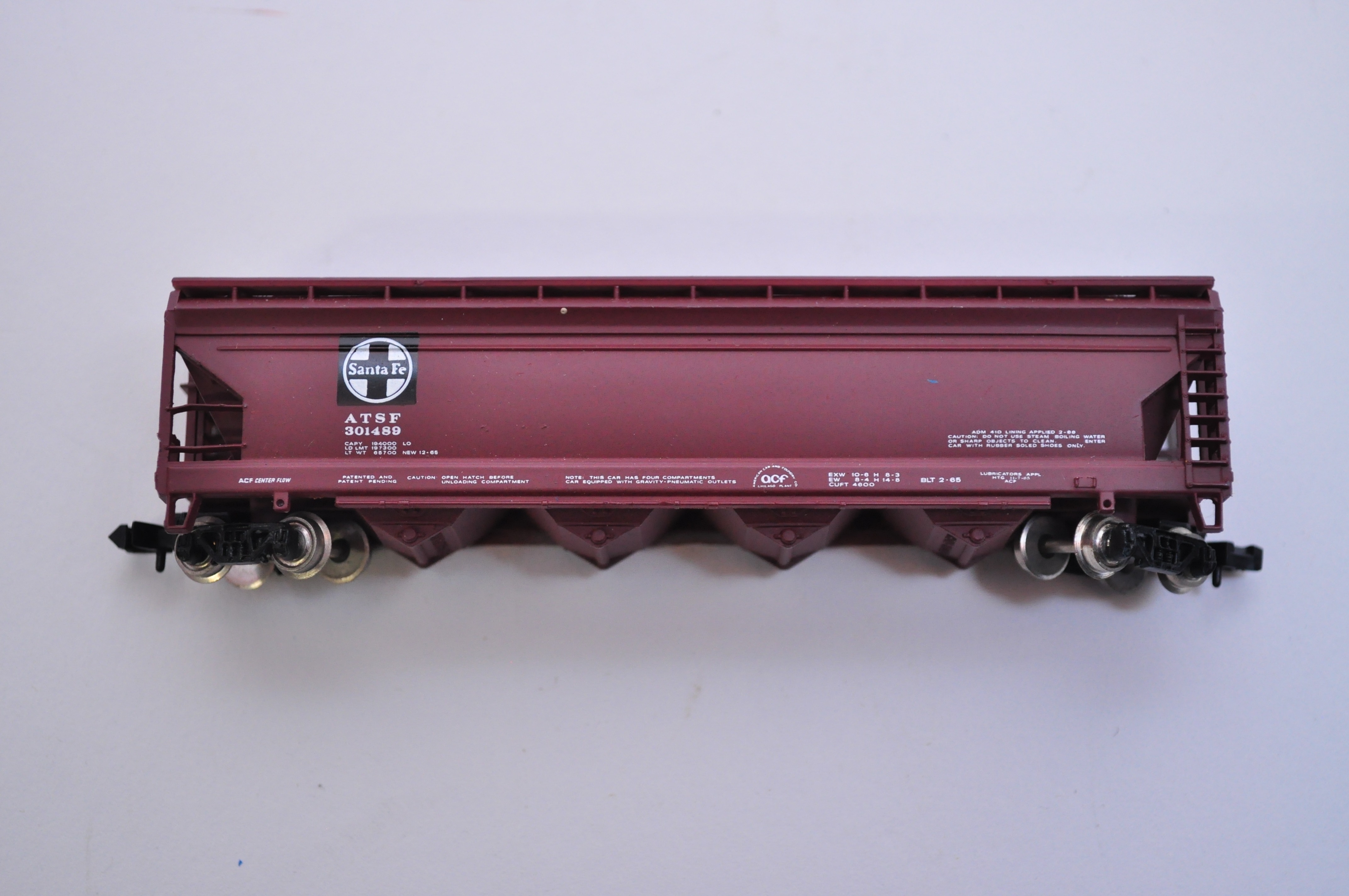 N Scale Diesel Engines and Train Cars