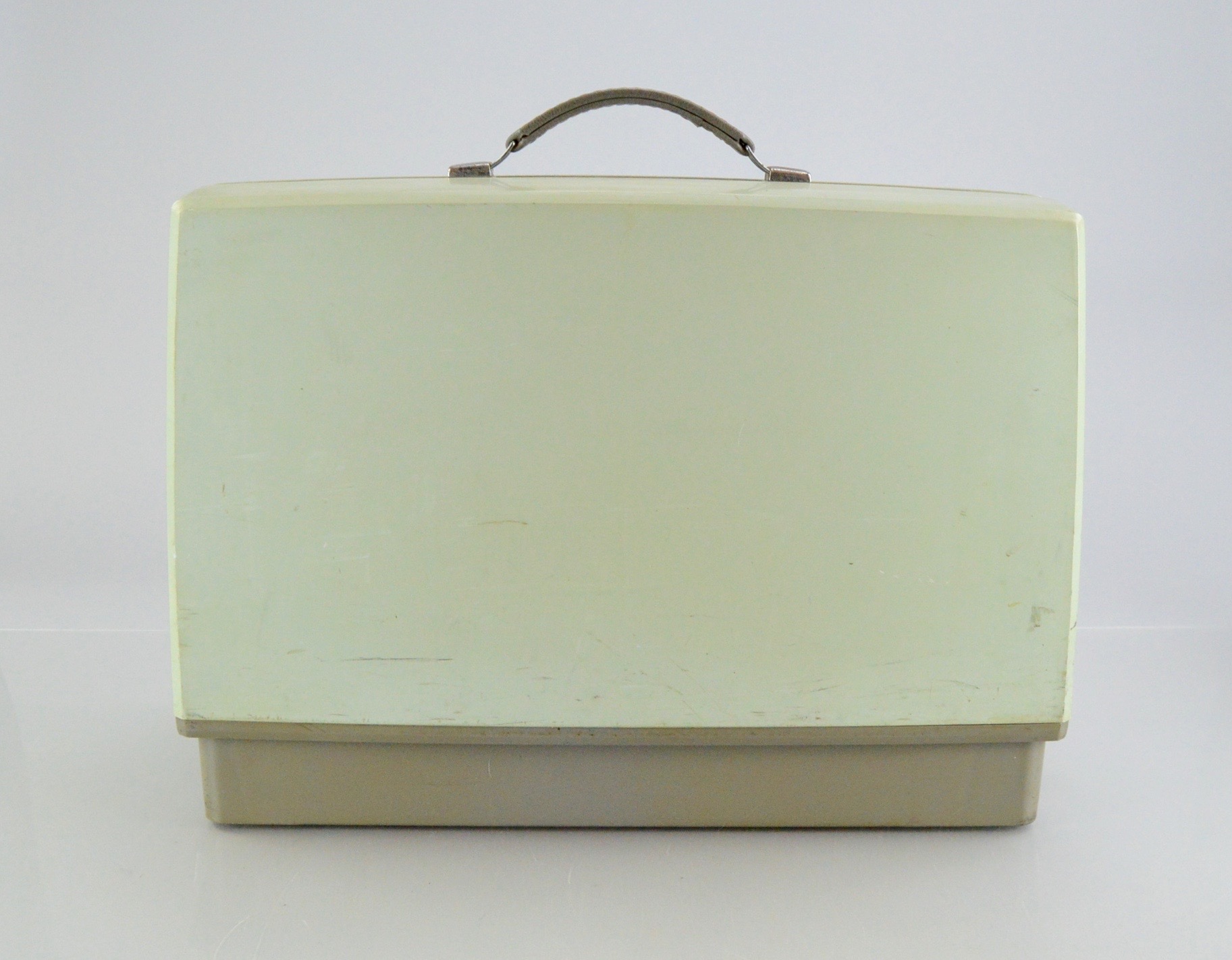 Vintage Singer Slant-o-Matic 600 Sewing Machine and Accessories