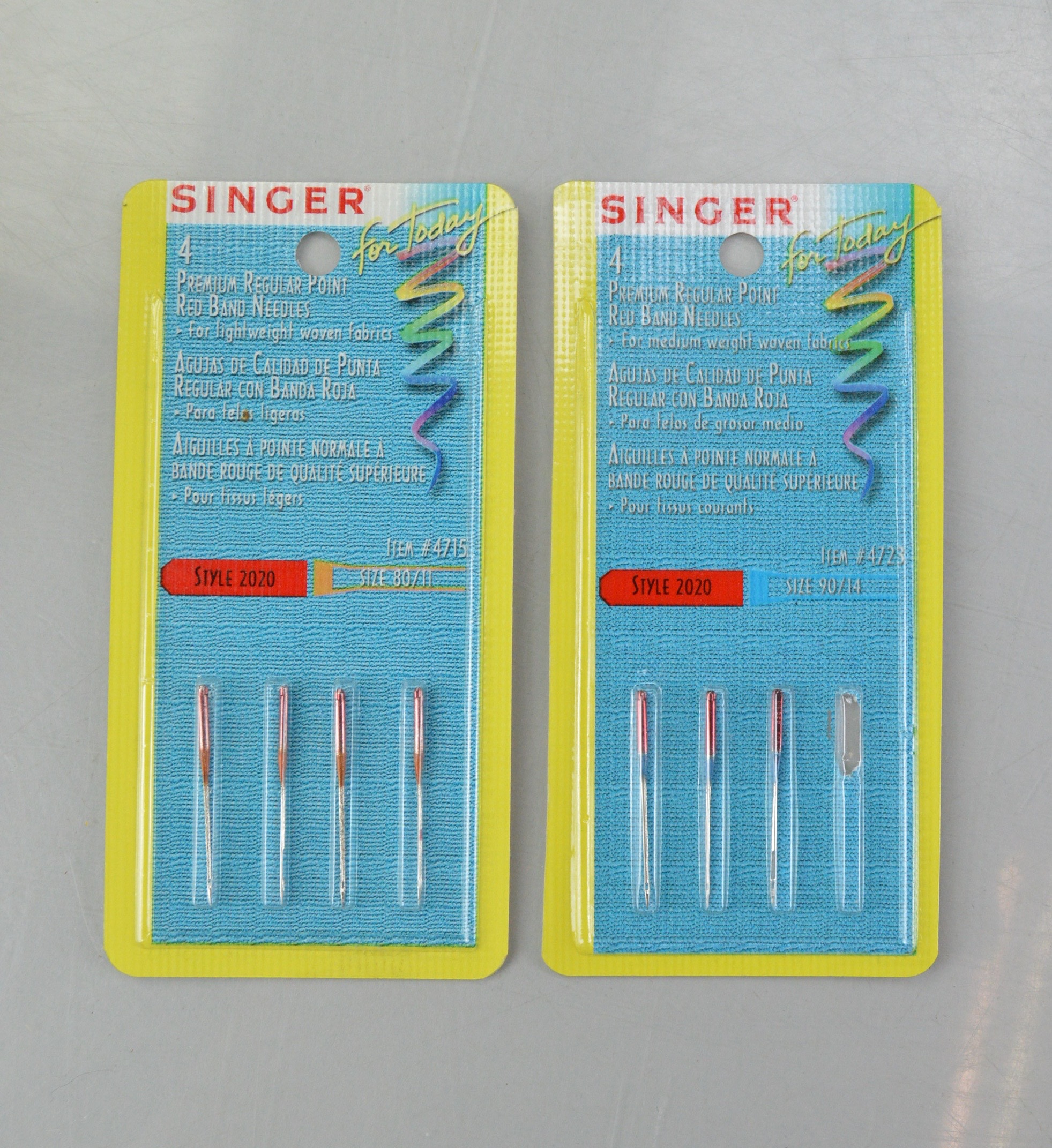 Vintage Singer Slant-o-Matic 600 Sewing Machine and Accessories