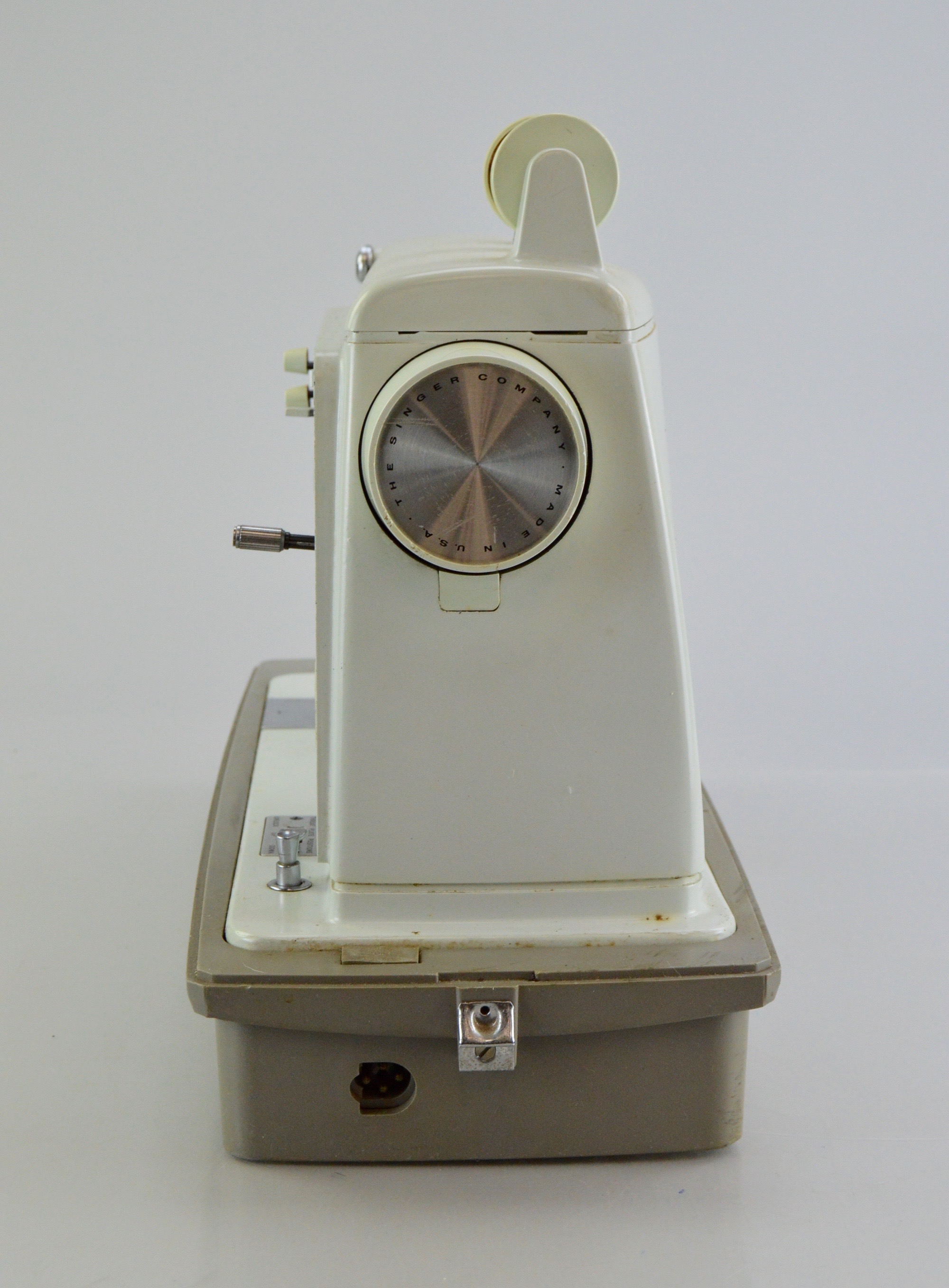 Vintage Singer Slant-o-Matic 600 Sewing Machine and Accessories