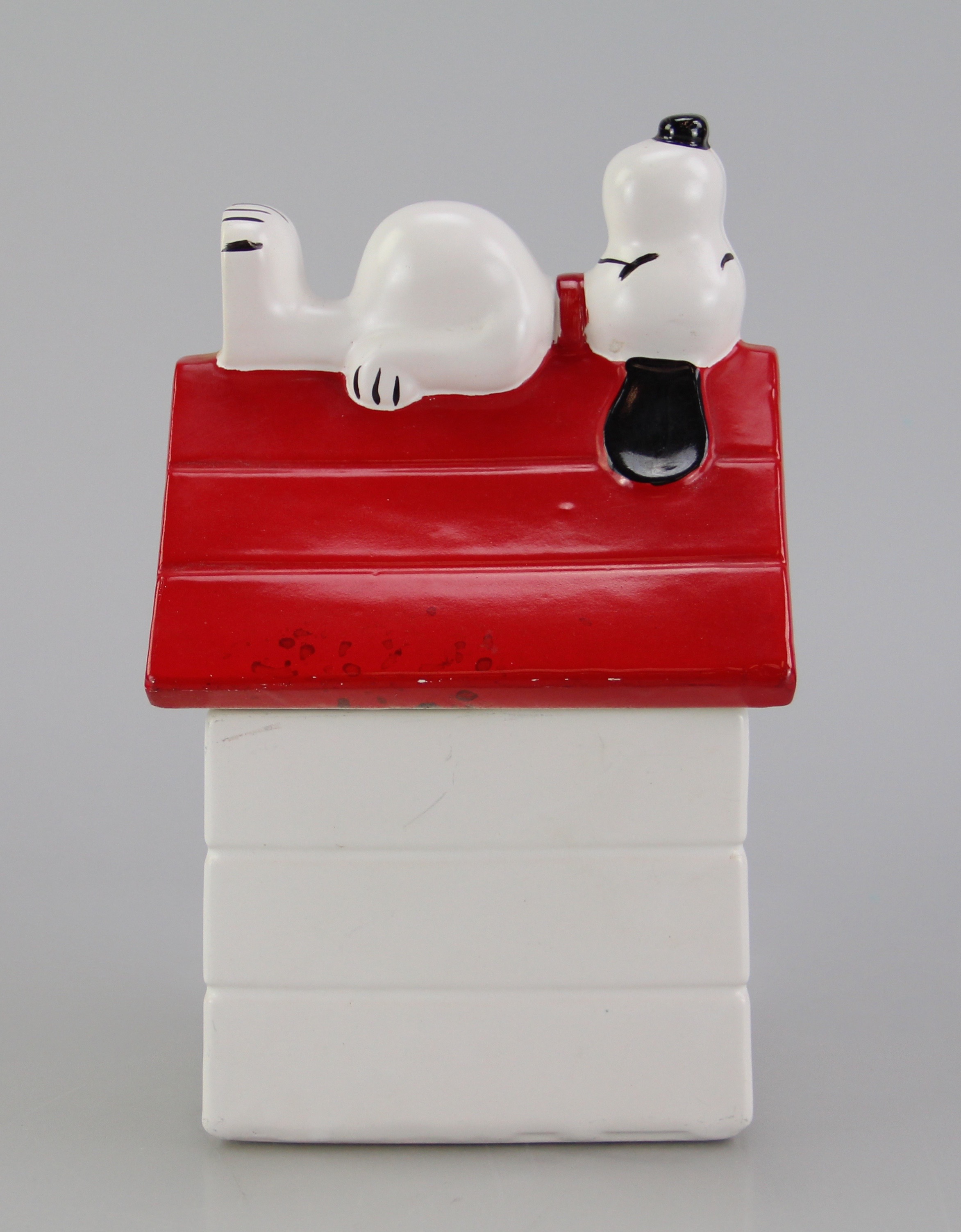 Vintage Cookie Jar with Snoopy and His Dog House