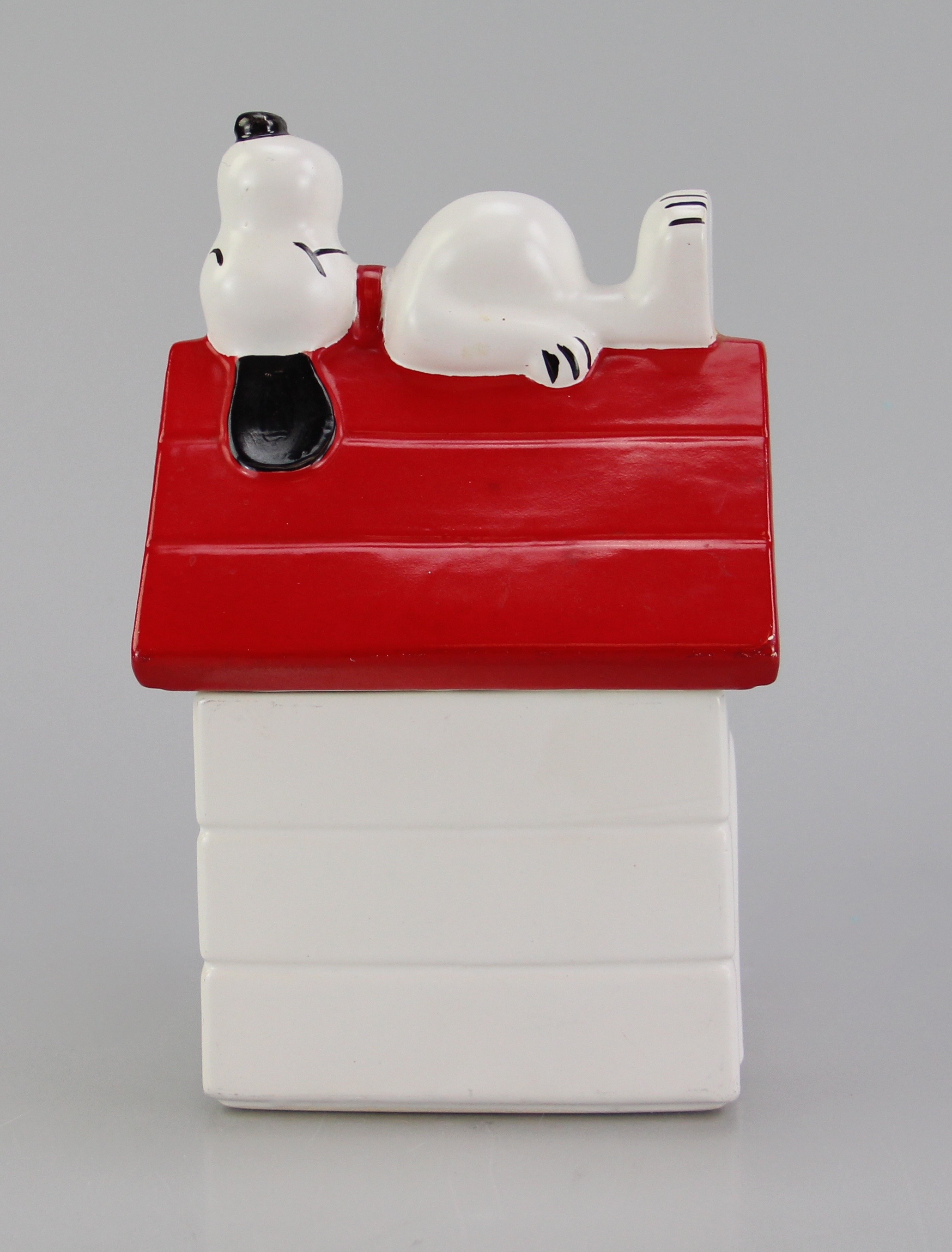 Vintage Cookie Jar with Snoopy and His Dog House