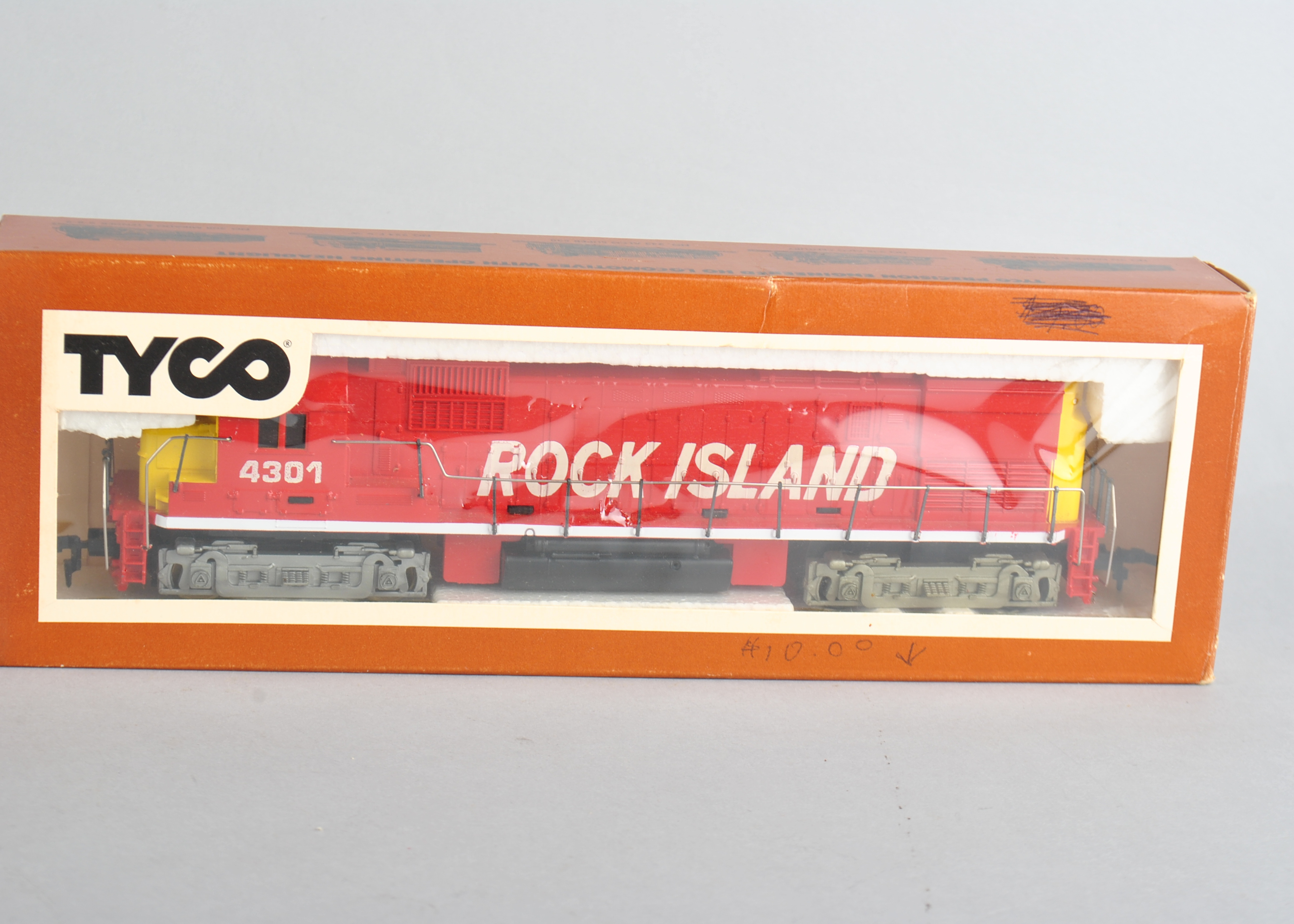 Tyco HO Train Set with and Freight Cars EBTH