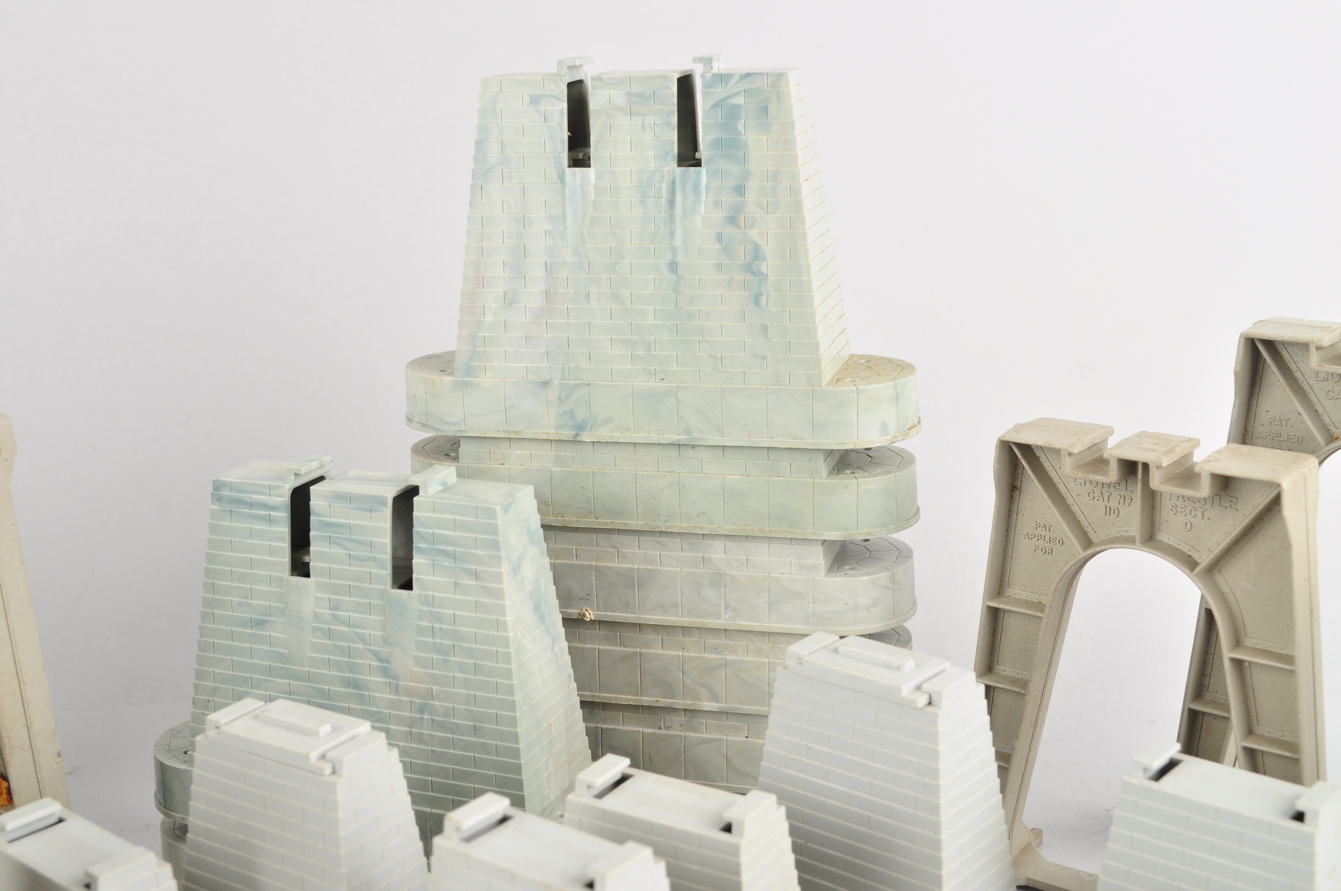 Assortment of Atlas and Lionel Bridge Parts