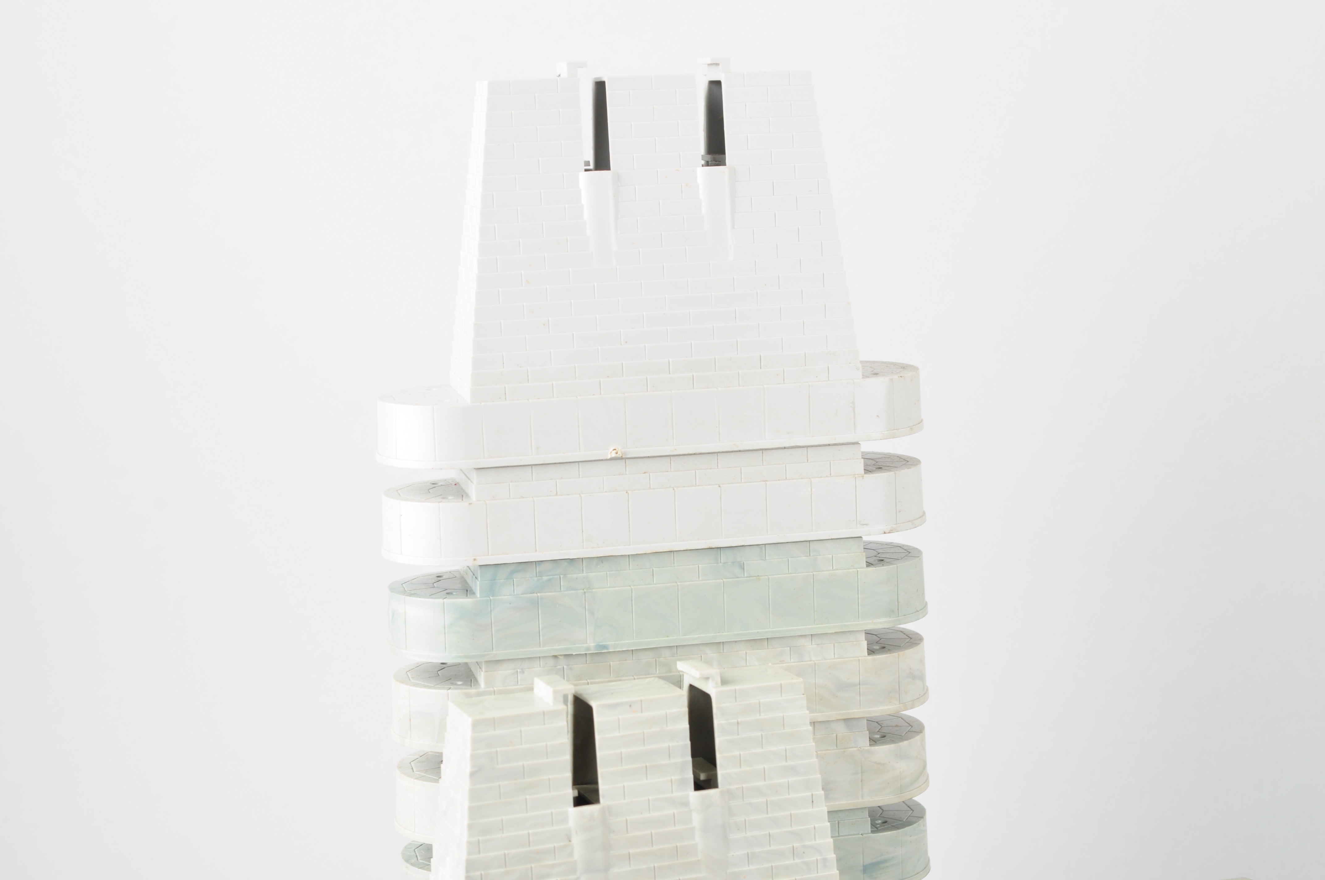 Assortment of Atlas and Lionel Bridge Parts