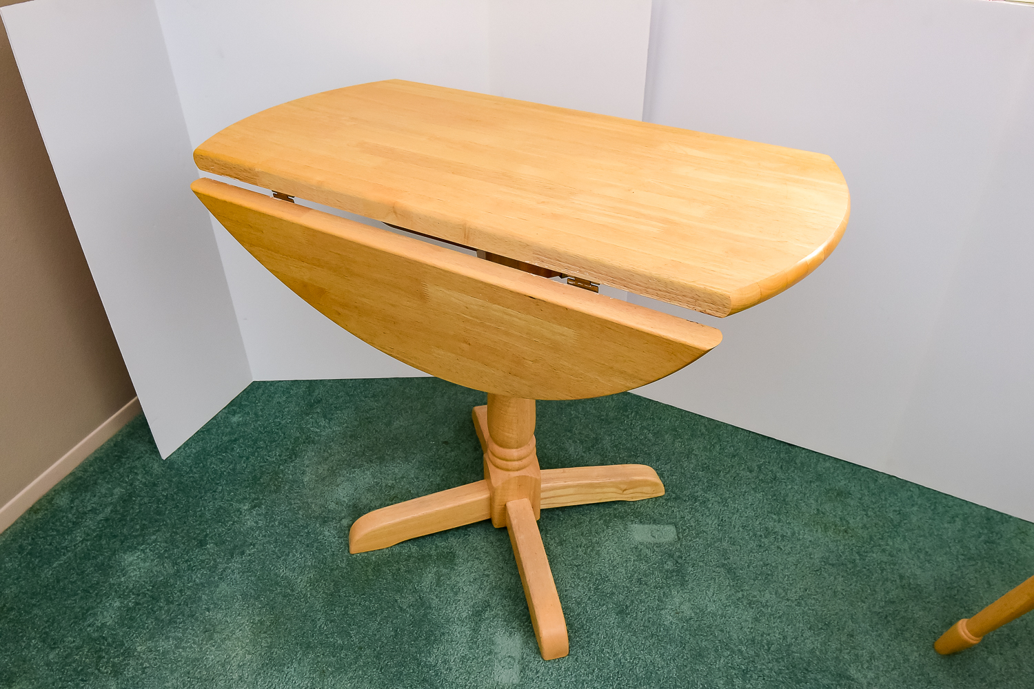 Pedestal Table and Chairs