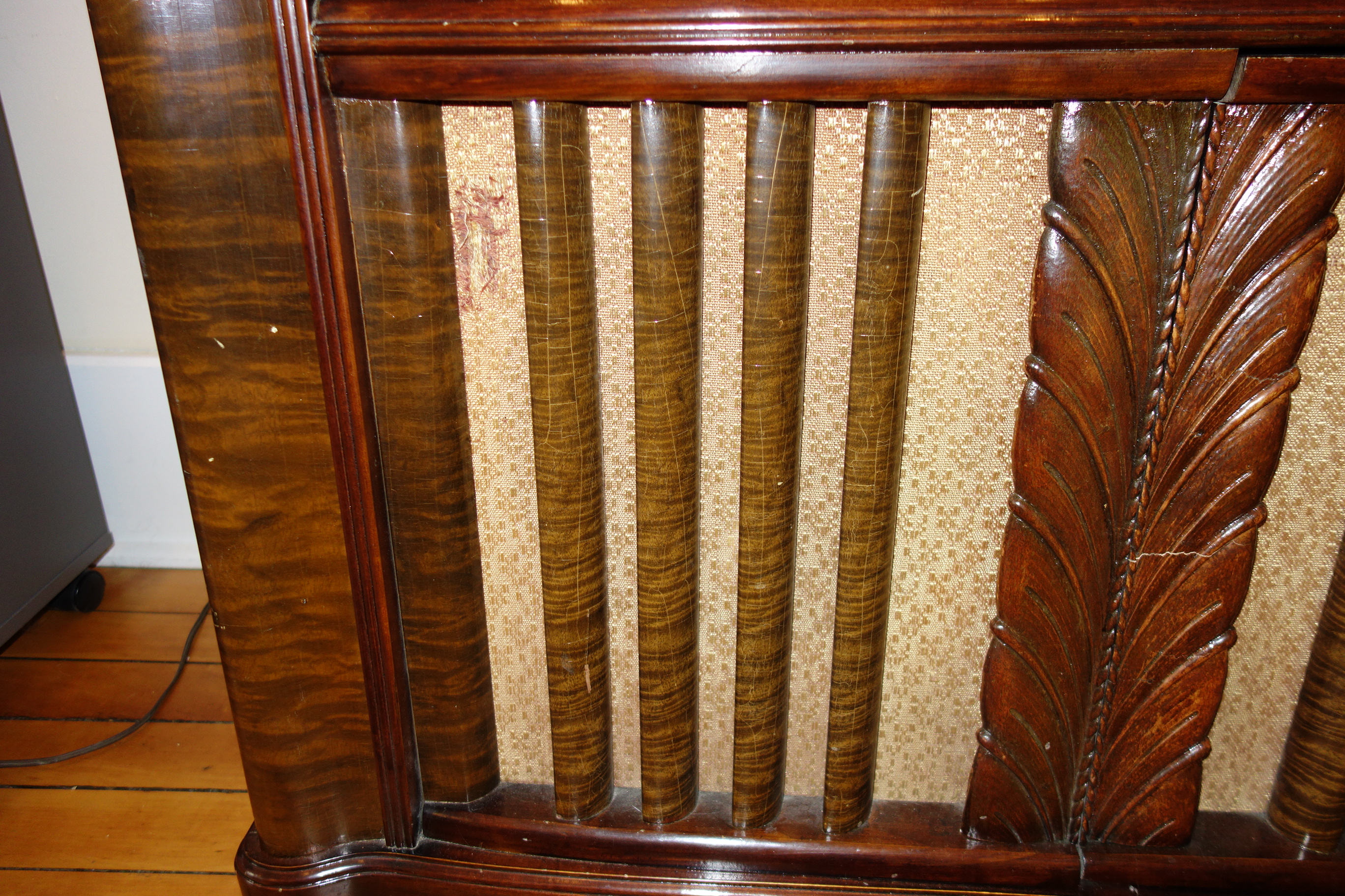 Mid Century Zenith Cobra Radio Phonograph Console