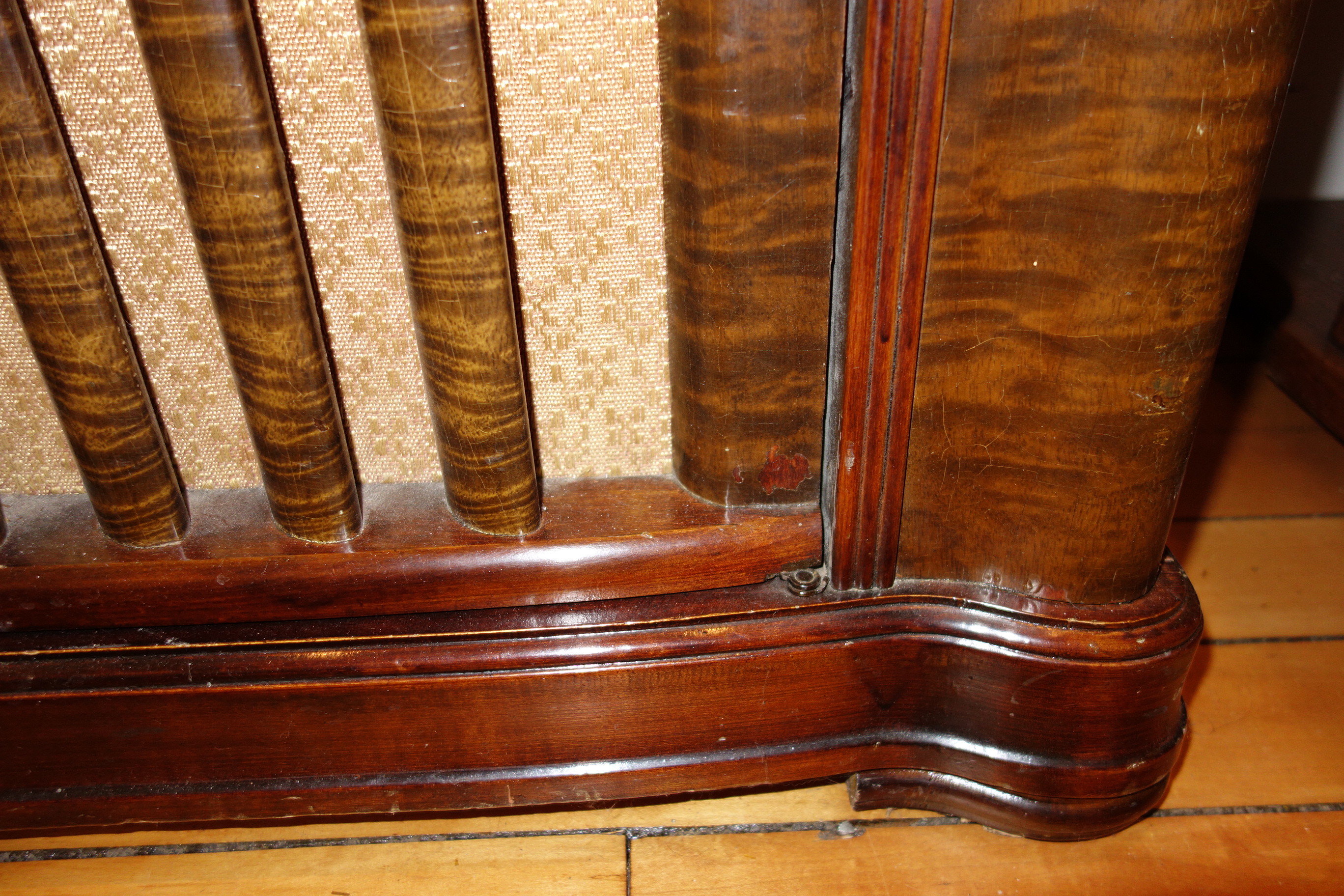 Mid Century Zenith Cobra Radio Phonograph Console