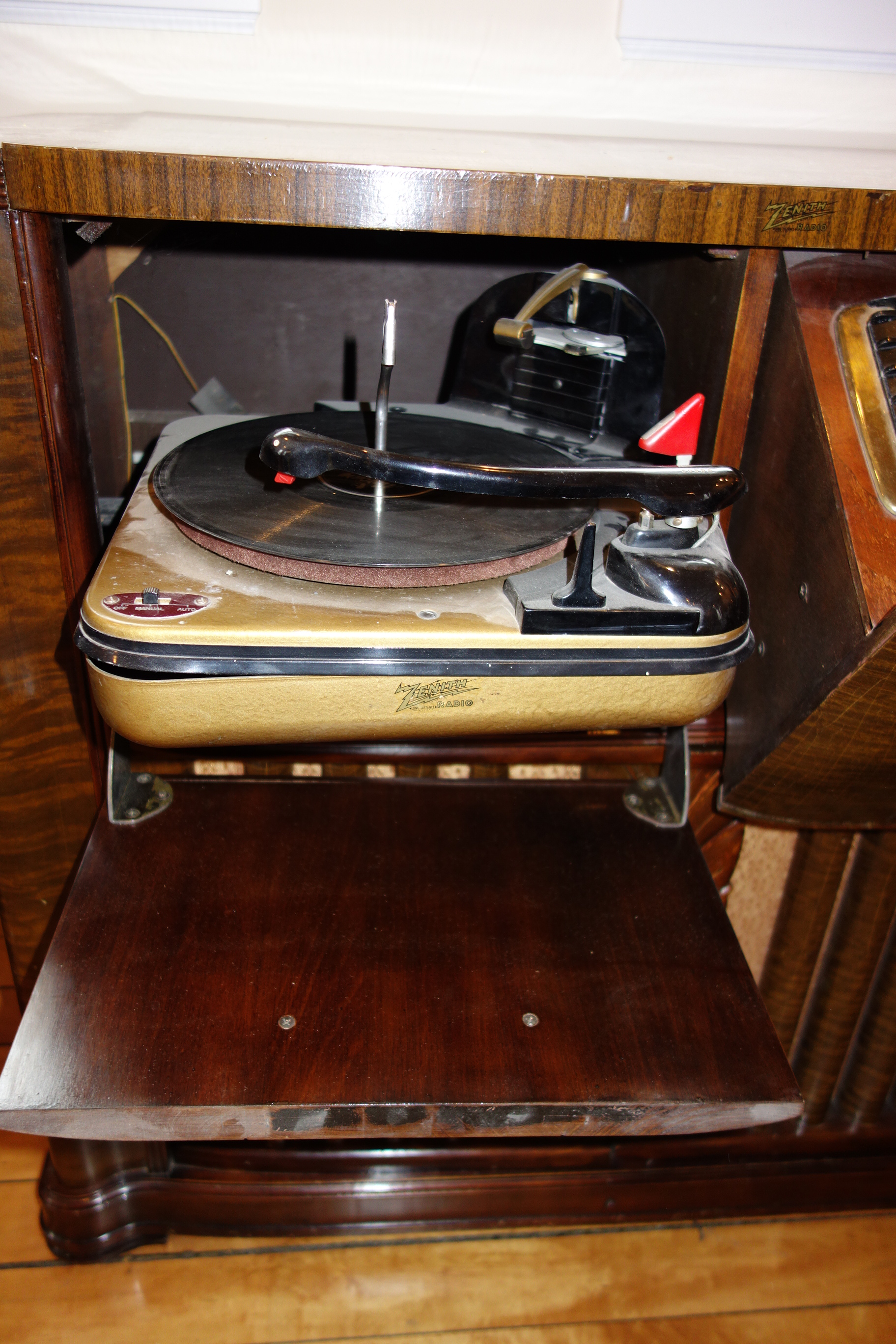 Mid Century Zenith Cobra Radio Phonograph Console