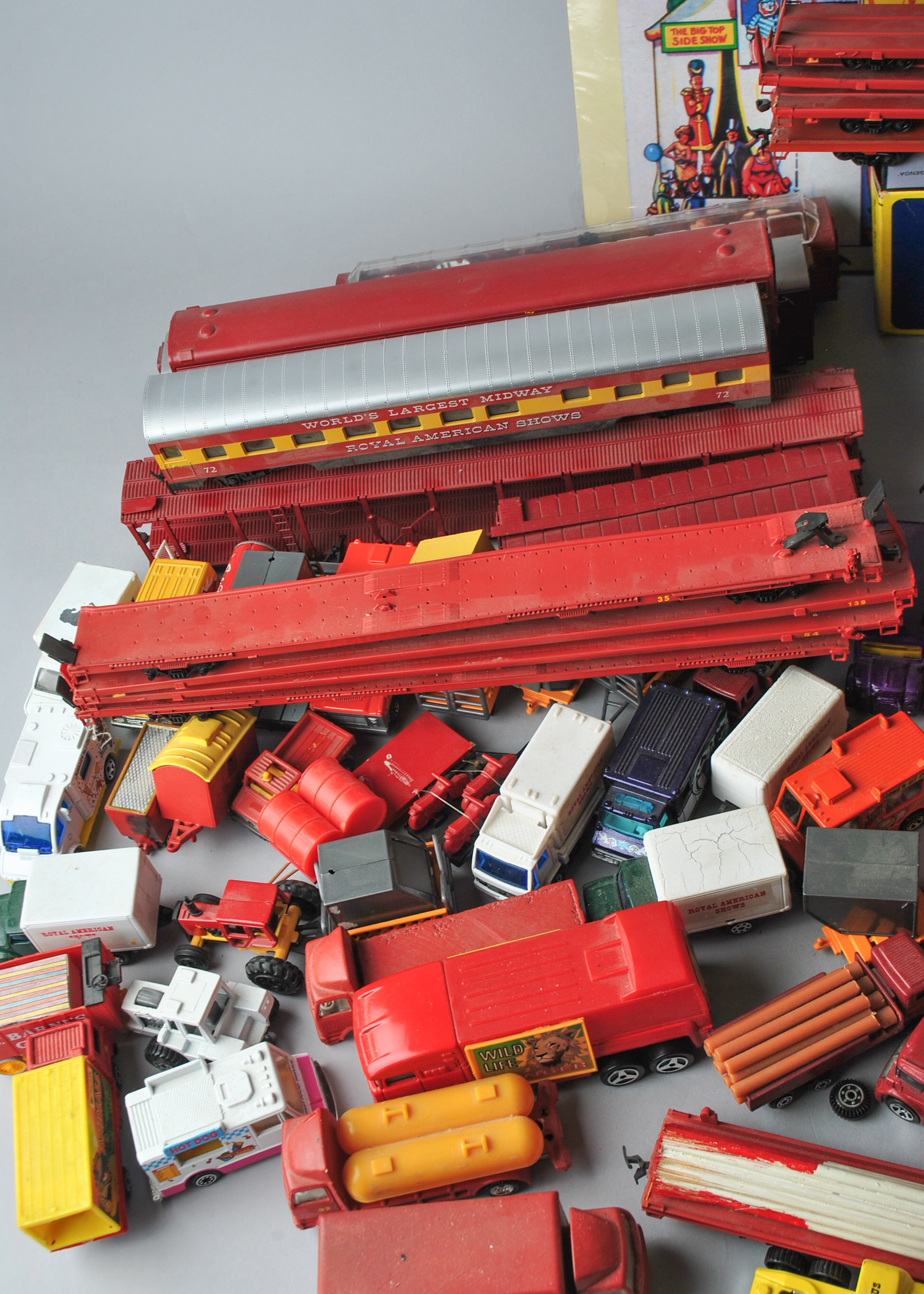 HO Scale Circus Theme Train Set