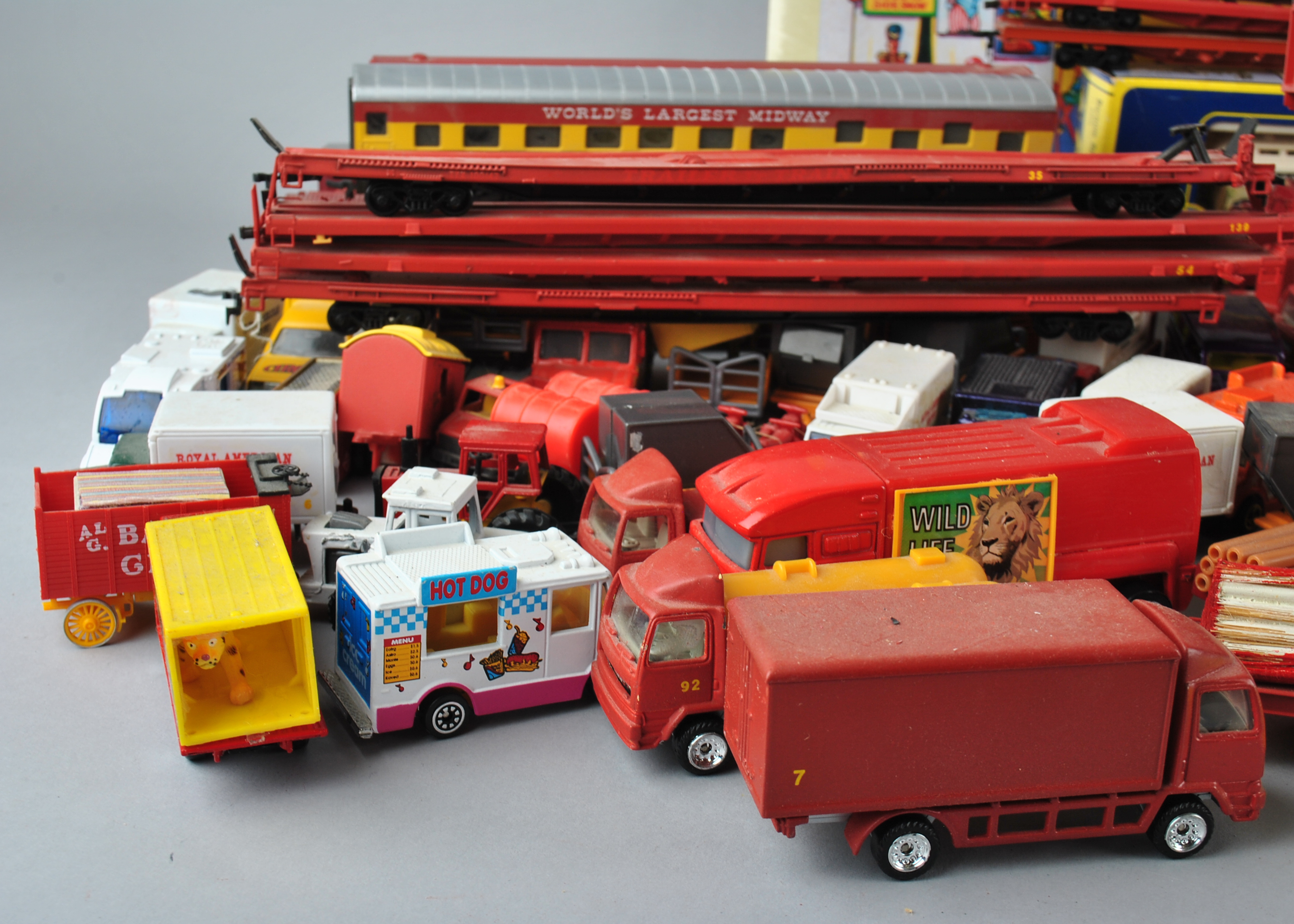 HO Scale Circus Theme Train Set