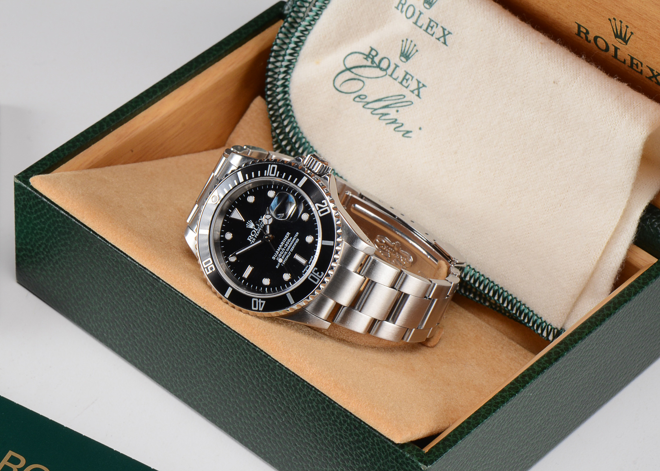 Men's Rolex Submariner Date Stainless Steel 16610 Black Automatic