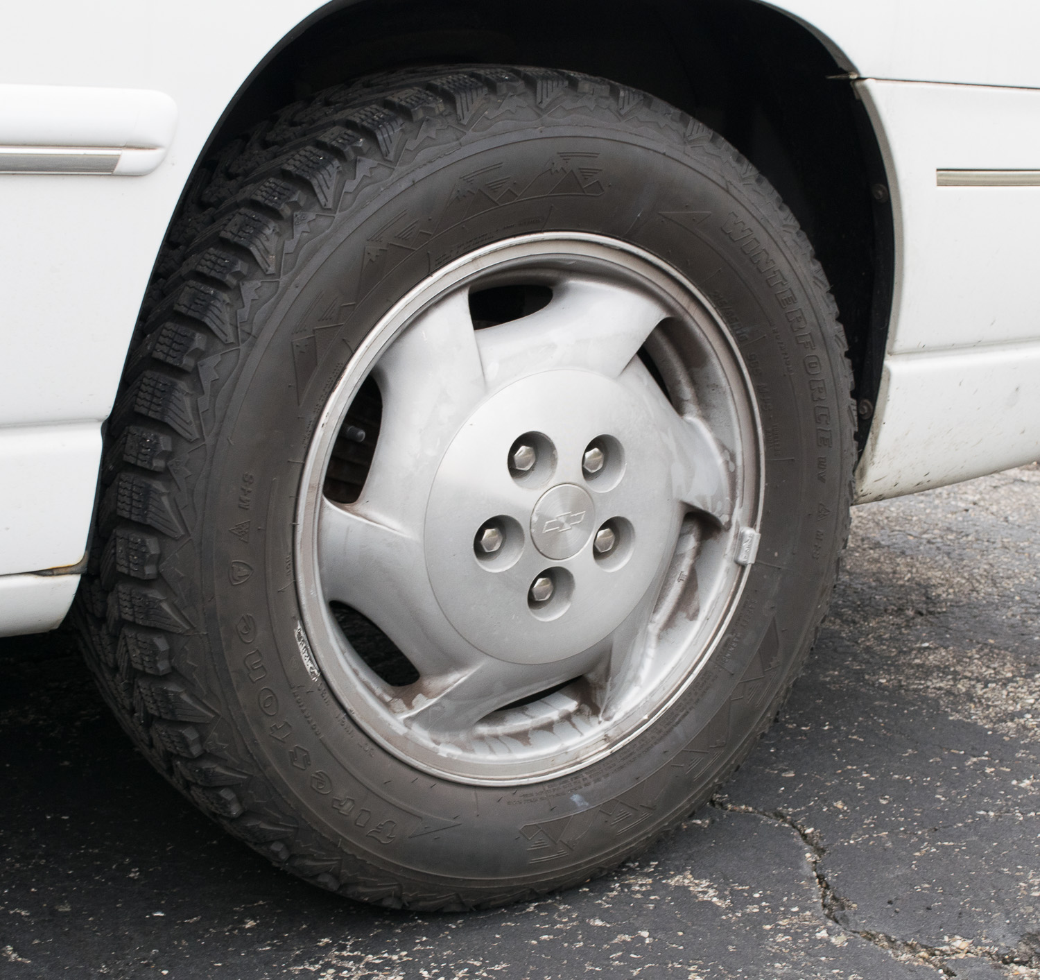 1995 White Chevrolet Lumina LS
