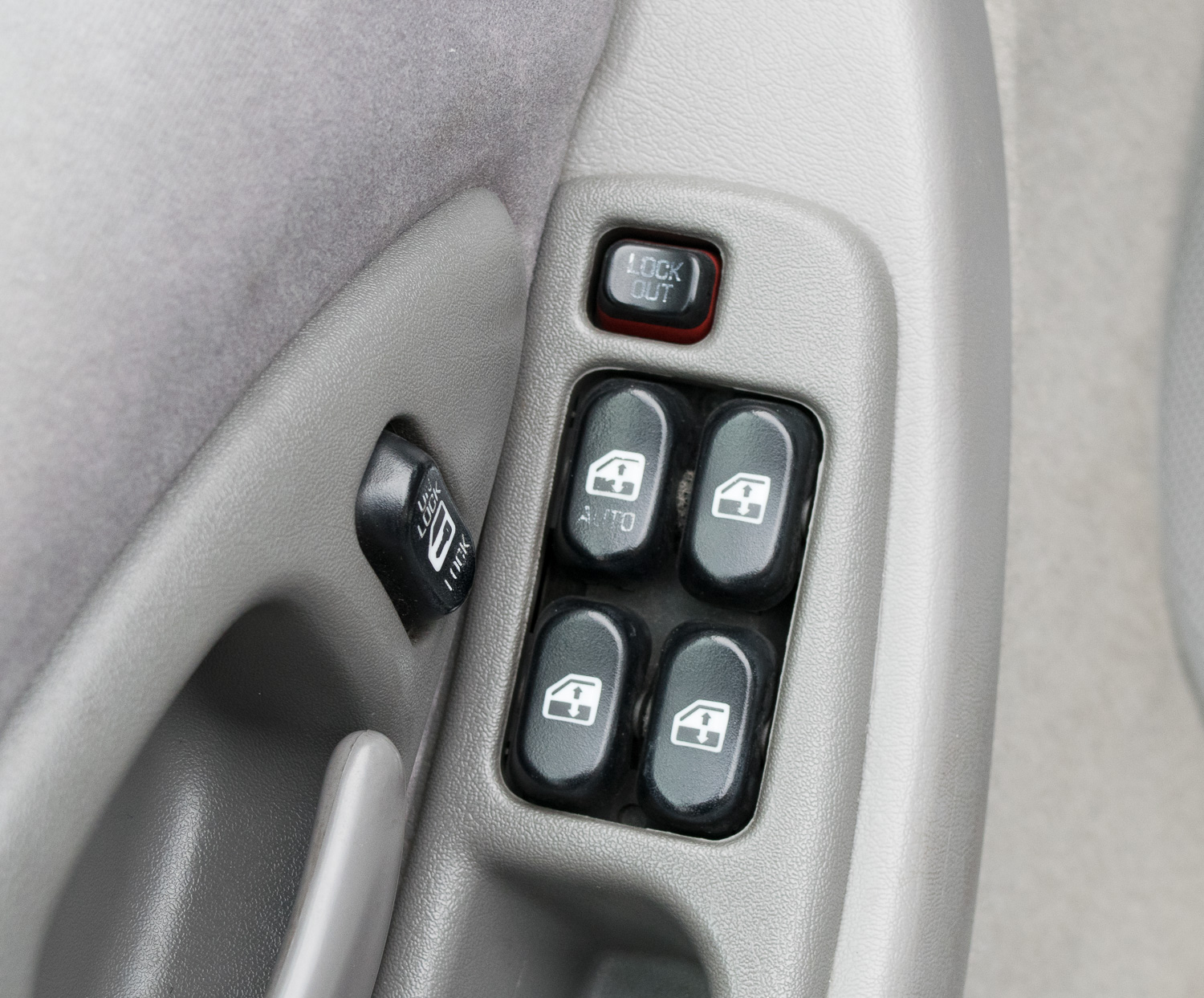 1995 White Chevrolet Lumina LS