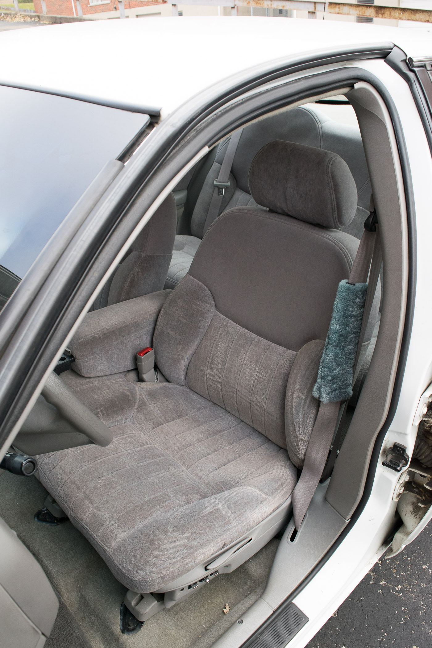 1995 White Chevrolet Lumina LS