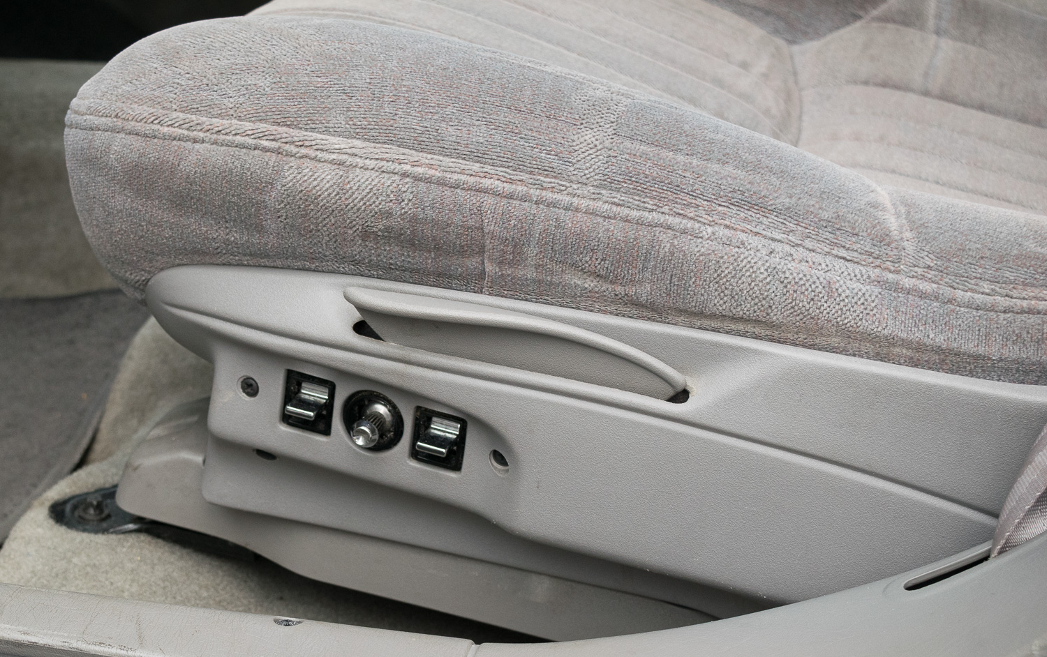 1995 White Chevrolet Lumina LS