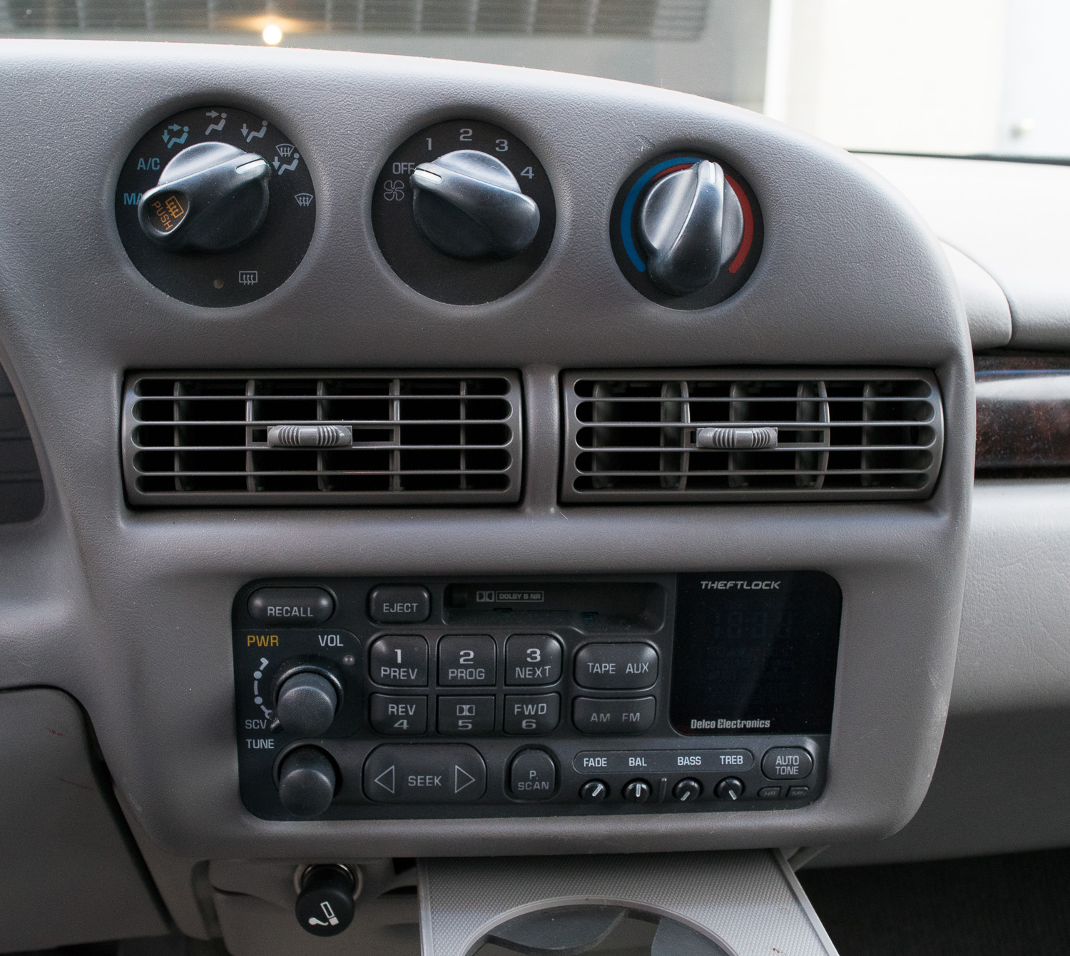 1995 White Chevrolet Lumina LS