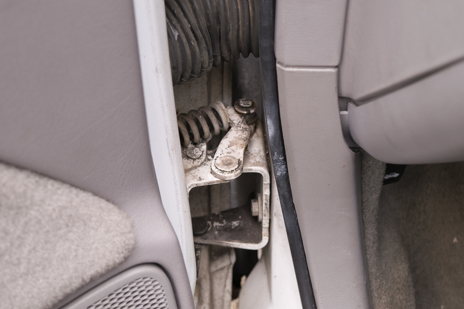 1995 White Chevrolet Lumina LS